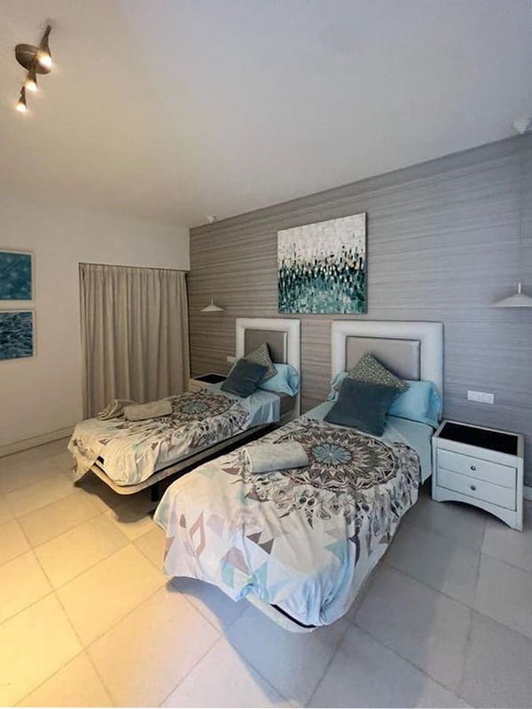 5 slaapkamer Villa te koop in Playa del Duque met zwembad - € 2.800.000 (Ref: 8812464)