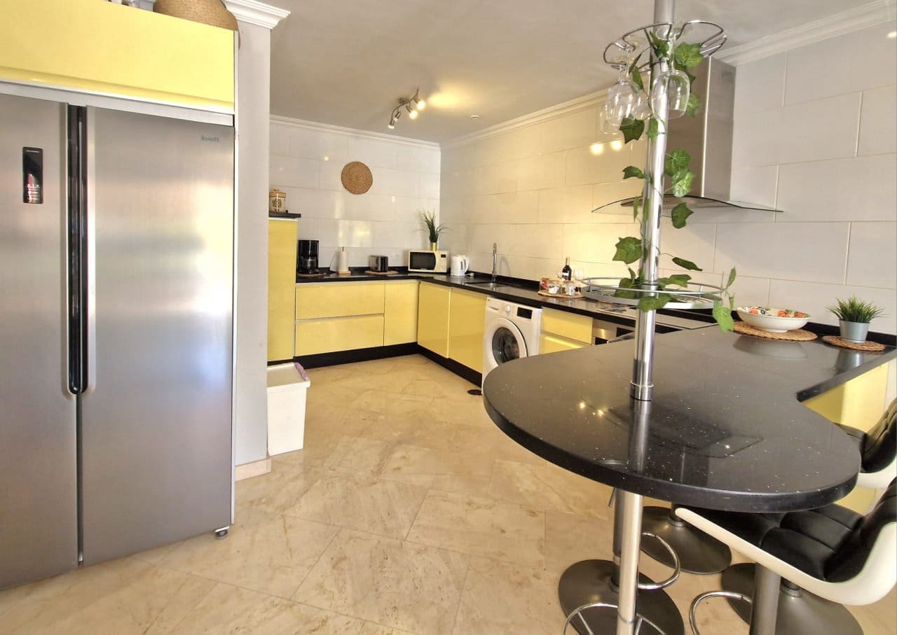 2 sypialnia Apartament na sprzedaż w Playa de las Americas z basenem - 690 000 € (Ref: 8849261)