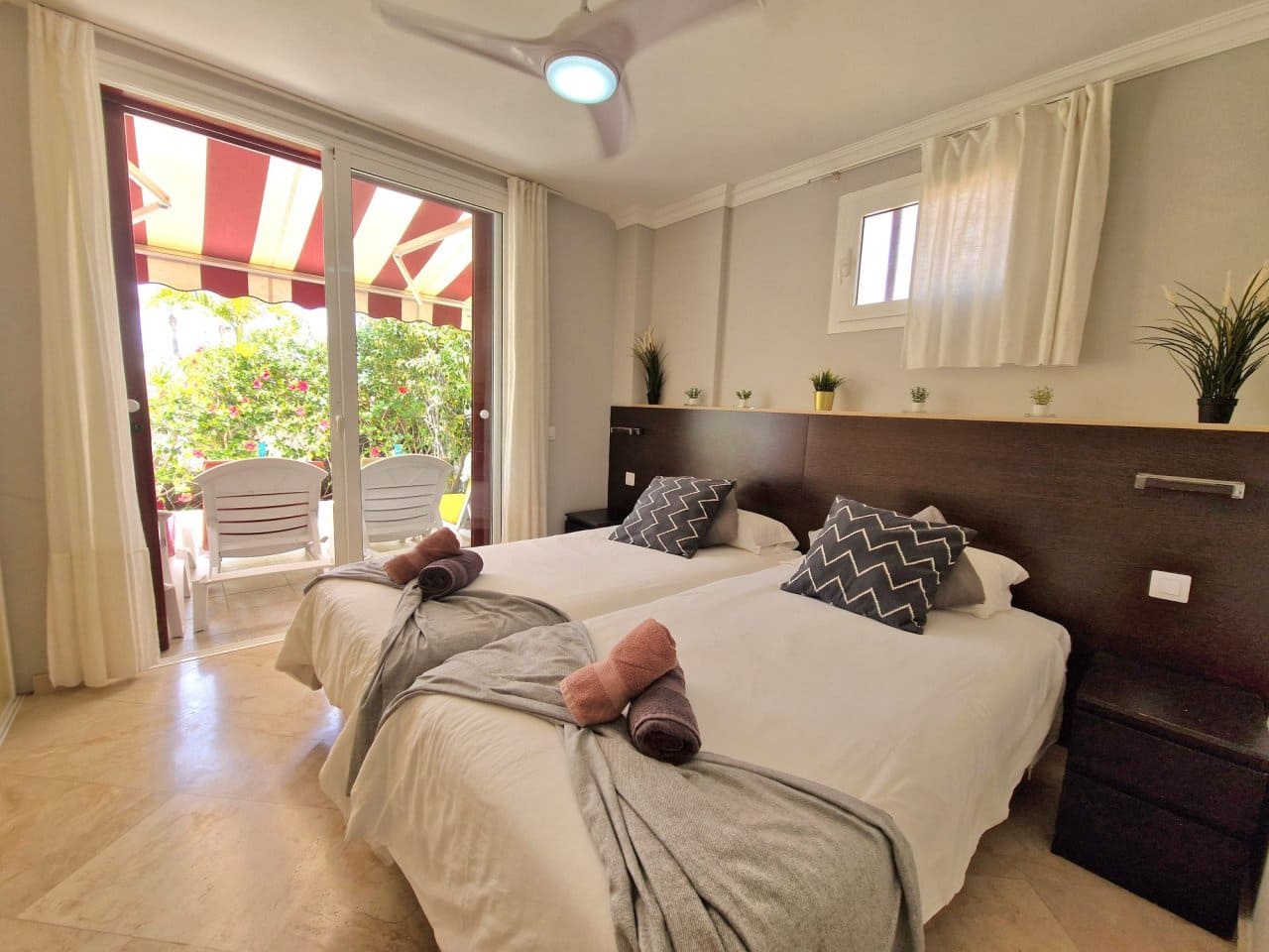 2 sypialnia Apartament na sprzedaż w Playa de las Americas z basenem - 690 000 € (Ref: 8849261)