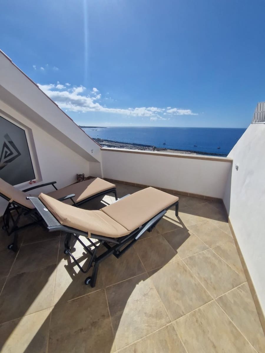 2 soverom Penthouse til salgs i Los Cristianos med svømmebasseng - € 550 000 (Ref: 8915283)