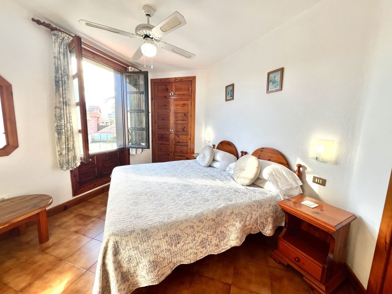 1 bedroom Apartment for sale in Playa de las Americas with pool - € 390,000 (Ref: 8932325)