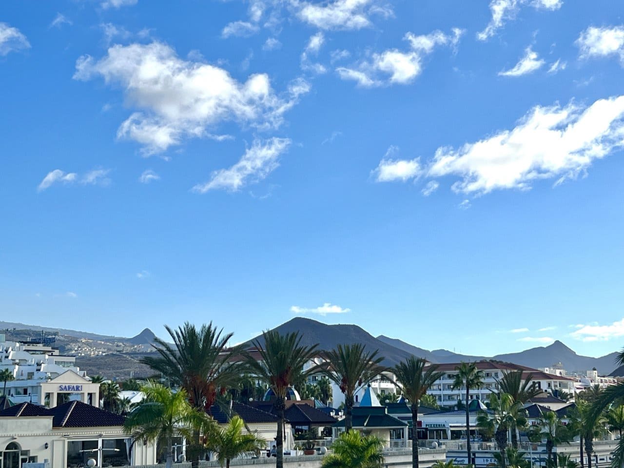 1 bedroom Apartment for sale in Playa de las Americas with pool - € 390,000 (Ref: 8932325)