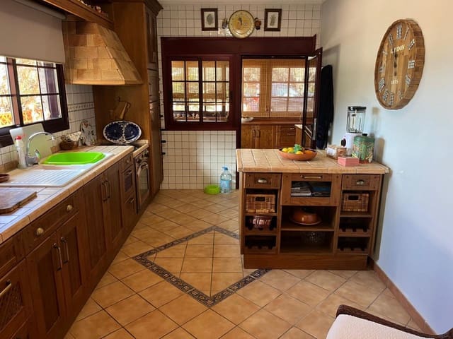 3 soveværelse Villa til salg i Santiago del Teide med swimmingpool - € 1.100.000 (Ref: 8939397)