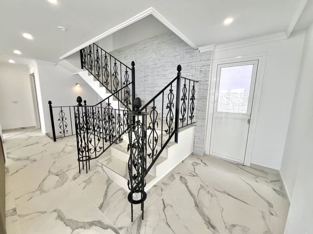 4 soveværelse Villa til salg i Roque del Conde, Adeje med swimmingpool - € 1.495.000 (Ref: 9004651)