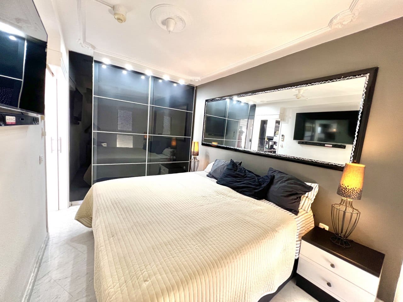 1 soverom Leilighet til salgs i Playa de las Americas med svømmebasseng - € 325 000 (Ref: 9162226)