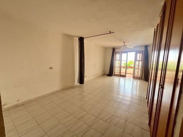 Leilighet til salgs i Los Cristianos, Arona med svømmebasseng - € 165 000 (Ref: 9171377)