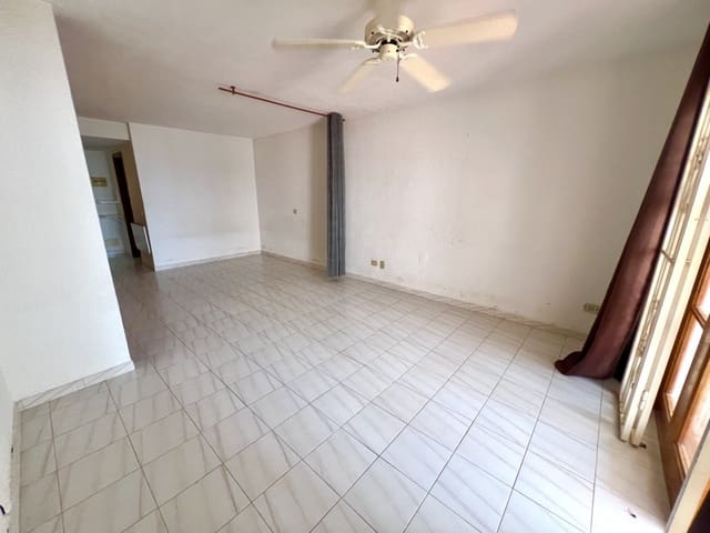 Leilighet til salgs i Los Cristianos, Arona med svømmebasseng - € 165 000 (Ref: 9171377)