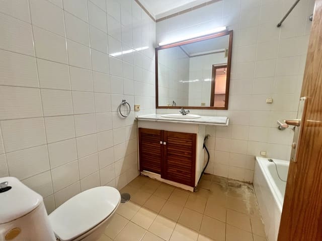 Leilighet til salgs i Los Cristianos, Arona med svømmebasseng - € 165 000 (Ref: 9171377)