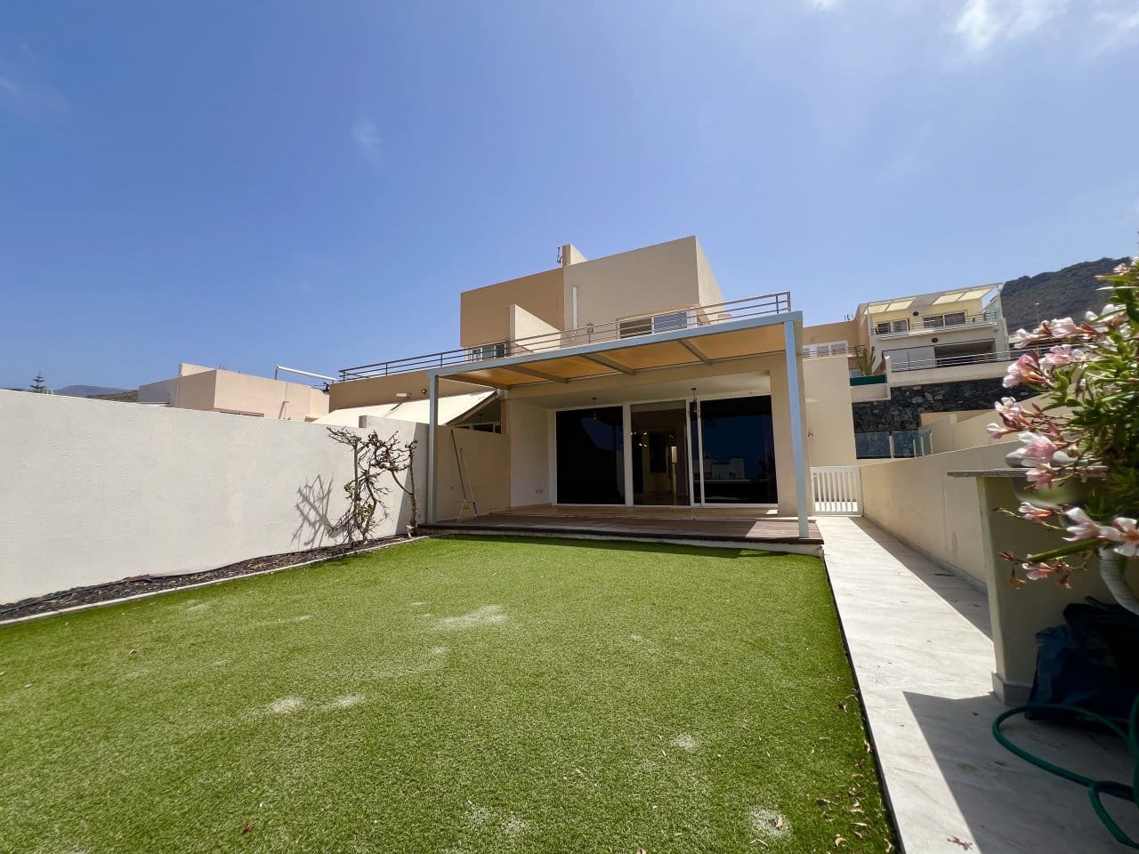 3 soveværelse Semi-Rækkehus til salg i El Madronal - € 820.000 (Ref: 9176414)