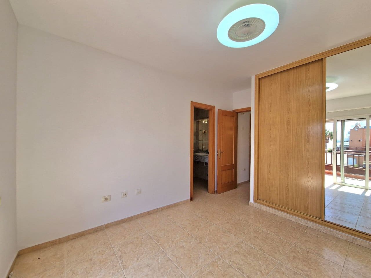 2 sypialnia Dom na sprzedaż w Playa del Duque z basenem - 640 000 € (Ref: 9206410)