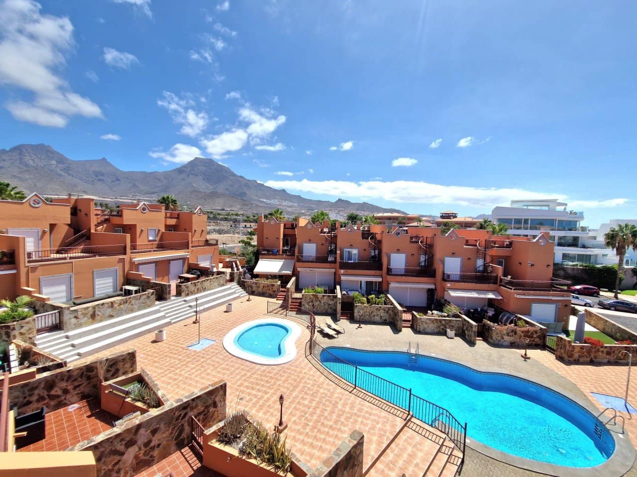 2 sypialnia Dom na sprzedaż w Playa del Duque z basenem - 640 000 € (Ref: 9206410)