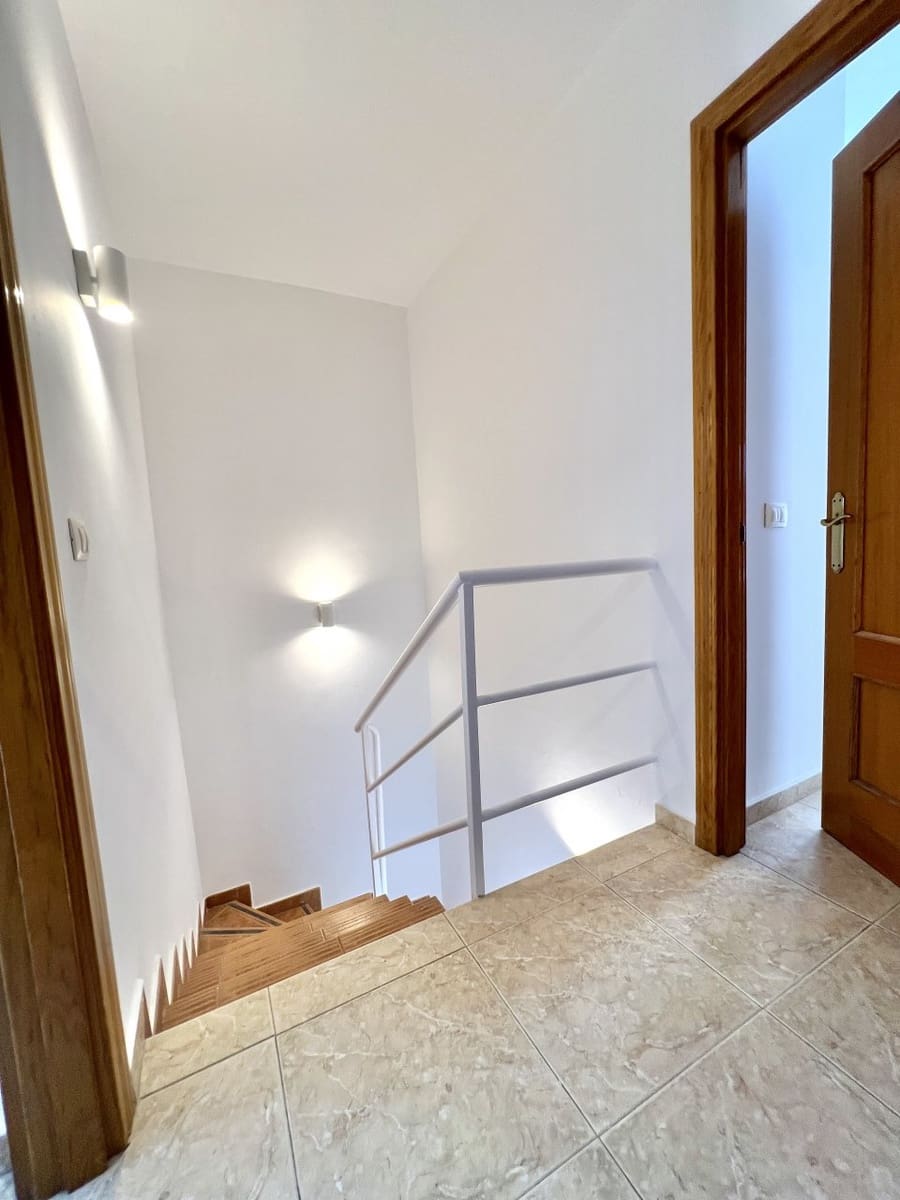 2 soveværelse Byhus til salg i Playa del Duque med swimmingpool garage - € 625.000 (Ref: 9206410)