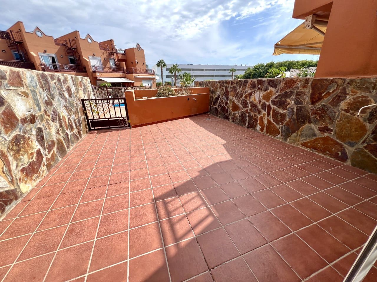 2 soveværelse Byhus til salg i Playa del Duque med swimmingpool garage - € 625.000 (Ref: 9206410)