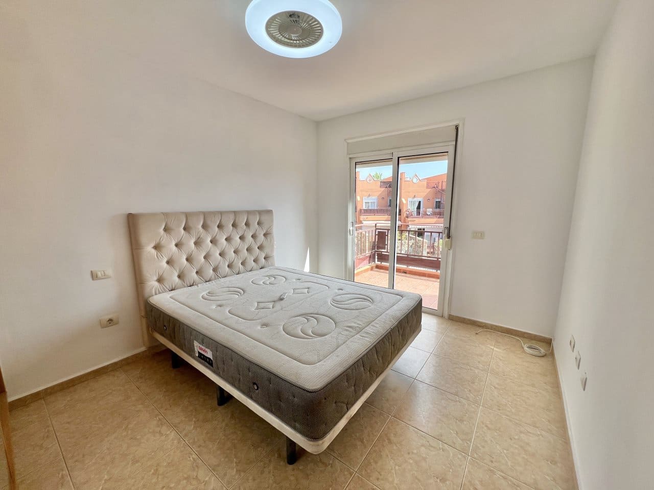 2 soveværelse Byhus til salg i Playa del Duque med swimmingpool garage - € 625.000 (Ref: 9206410)