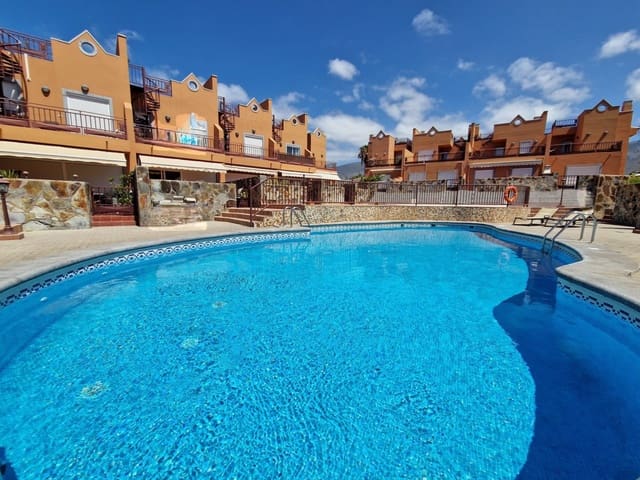 2 soveværelse Byhus til salg i Playa del Duque, Adeje med swimmingpool garage - € 625.000 (Ref: 9206410)