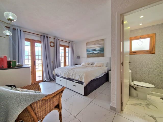 2 bedroom Apartment for sale in Los Cristianos, Arona - € 469,000 (Ref: 9236400)