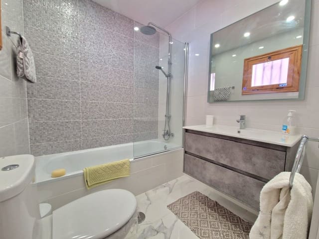 2 bedroom Apartment for sale in Los Cristianos, Arona - € 469,000 (Ref: 9236400)