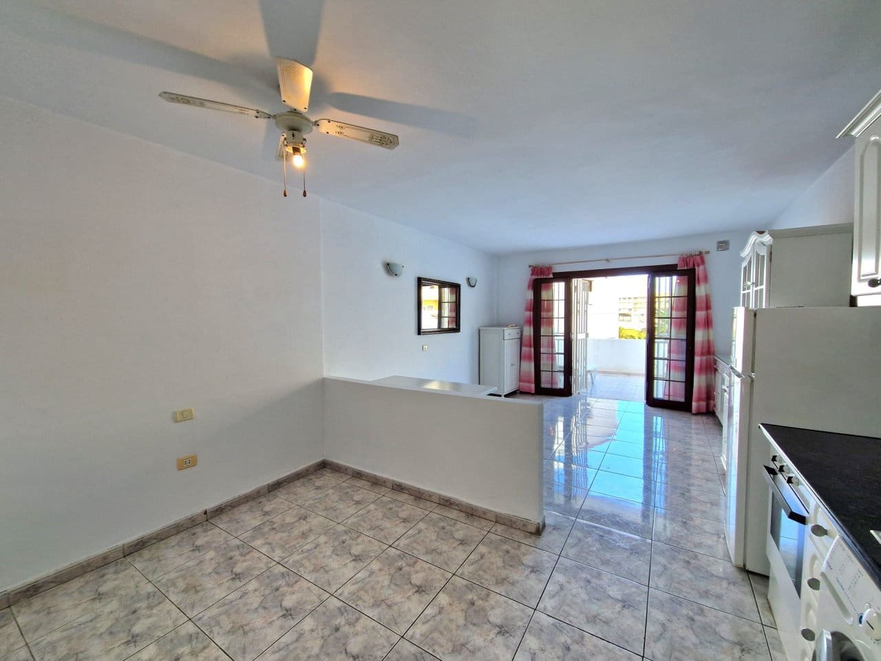 Estúdio para venda em Costa Adeje com piscina - 265 000 € (Ref: 9362290)