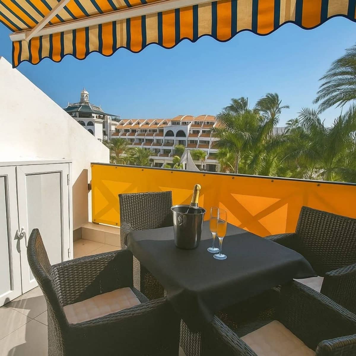 1 sovrum Lägenhet till salu i Playa de las Americas med pool - 495 000 € (Ref: 9407954)