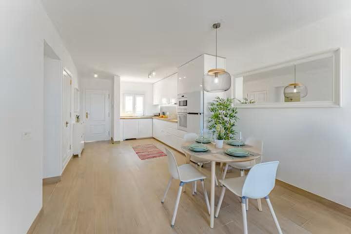 1 bedroom Apartment for sale in Playa del Duque - € 580,000 (Ref: 9461956)