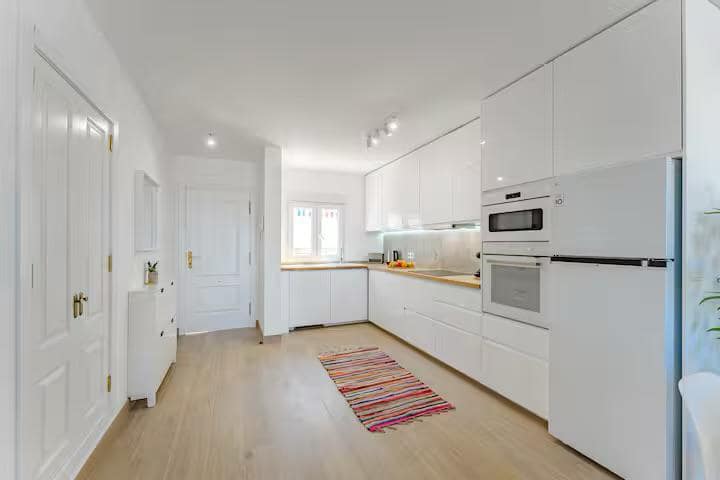 1 bedroom Apartment for sale in Playa del Duque - € 580,000 (Ref: 9461956)