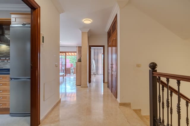 3 bedroom Villa for sale in Playa del Duque, Adeje with pool - € 1,280,000 (Ref: 9461957)