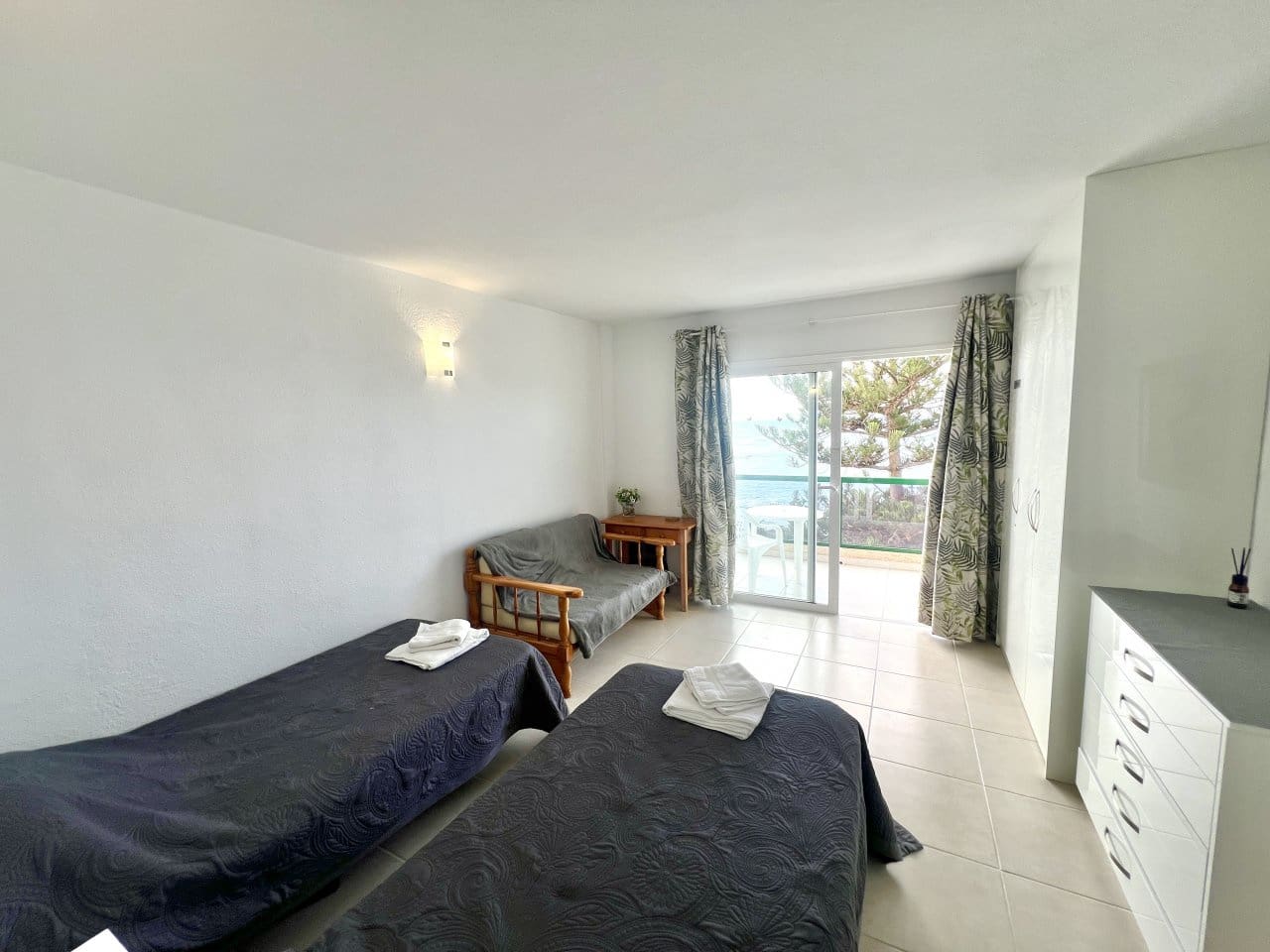 Apartment for sale in Los Cristianos with pool - € 265,000 (Ref: 9481952)