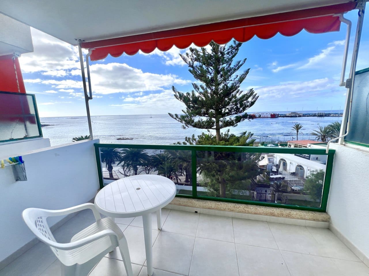 Apartment for sale in Los Cristianos with pool - € 265,000 (Ref: 9481952)