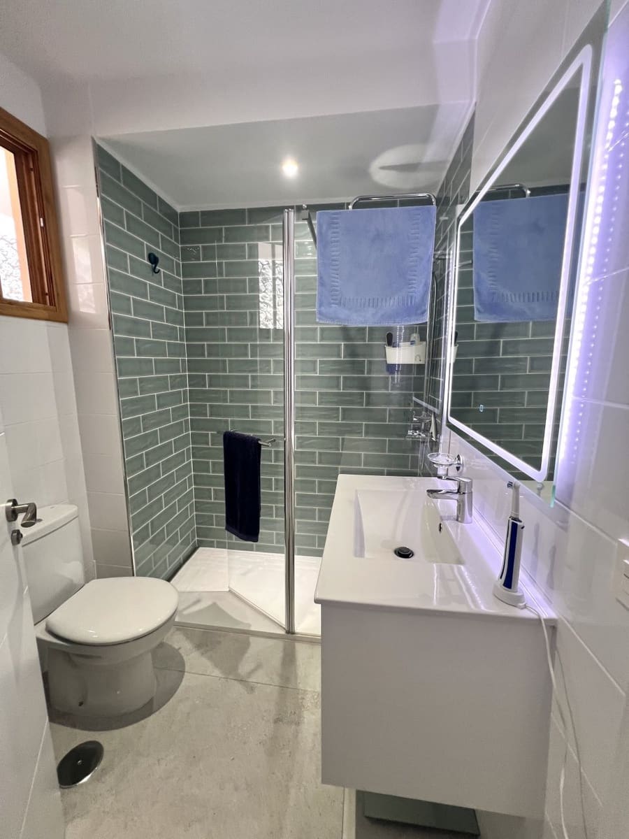 1 bedroom Apartment for sale in Los Cristianos with pool - € 475,000 (Ref: 9483451)