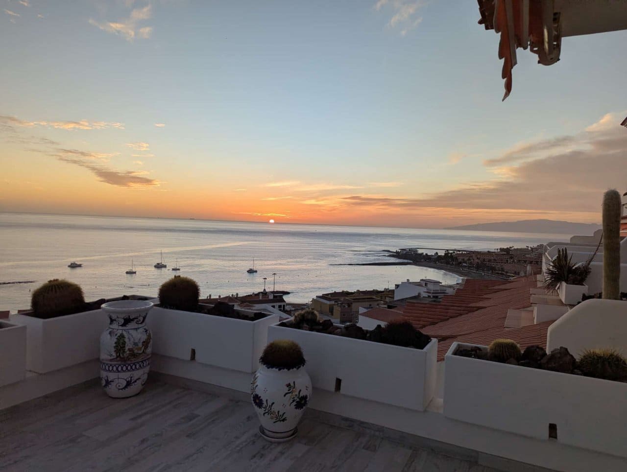 1 bedroom Apartment for sale in Los Cristianos with pool - € 475,000 (Ref: 9483451)