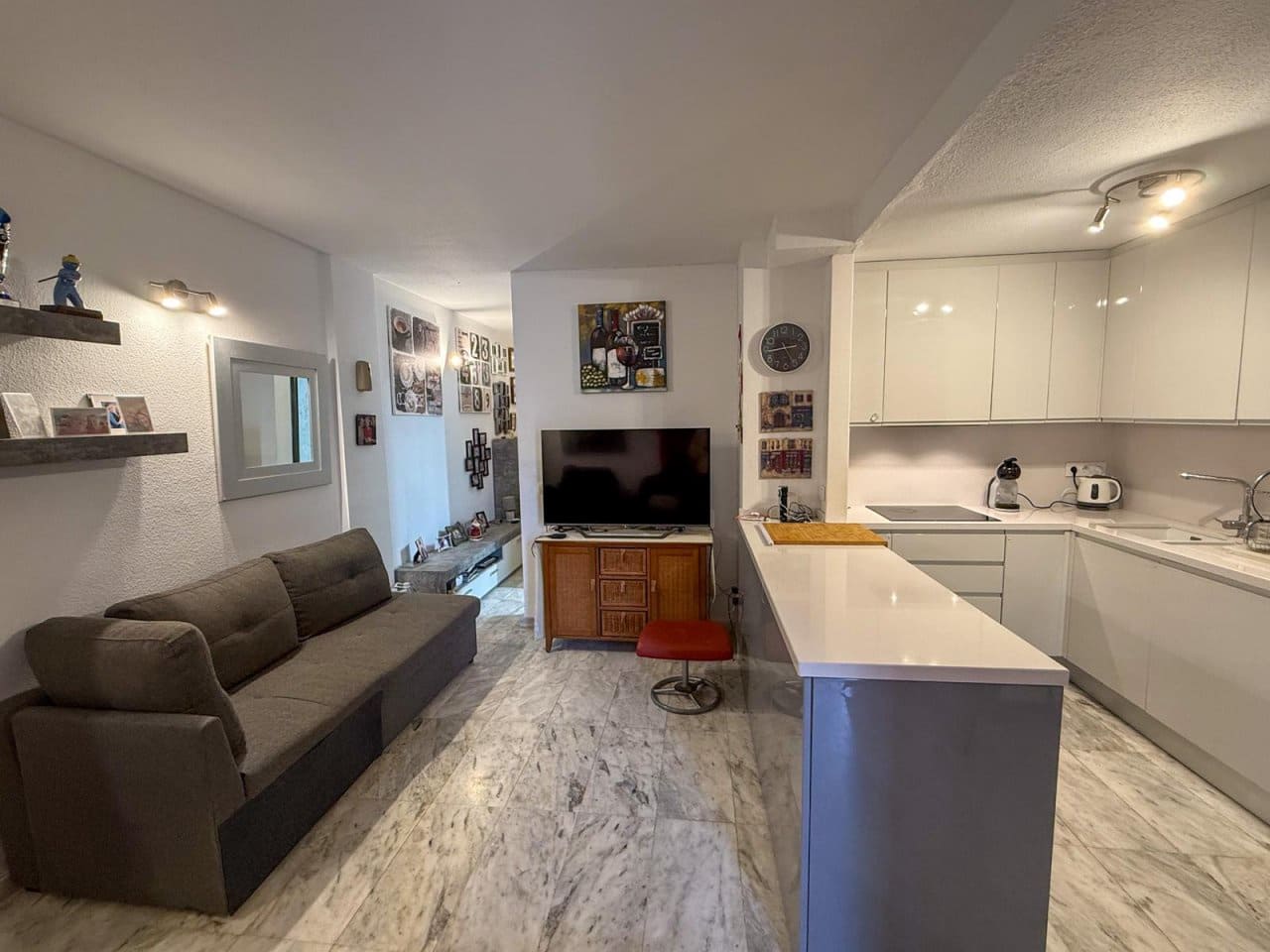 1 bedroom Apartment for sale in Los Cristianos with pool - € 299,950 (Ref: 9518738)