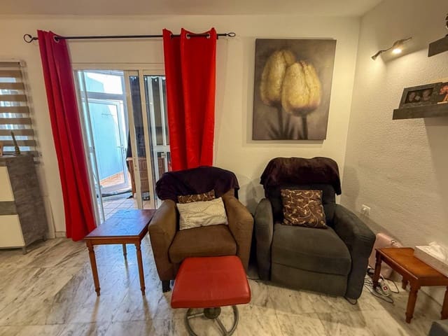 1 bedroom Apartment for sale in Los Cristianos, Arona with pool - € 299,950 (Ref: 9518738)