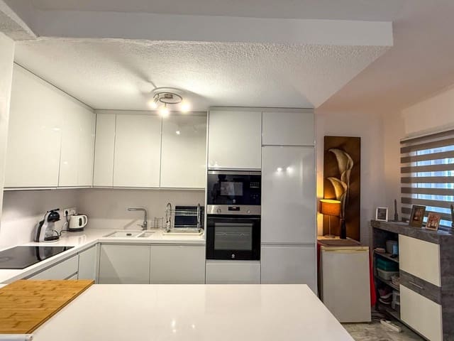 1 bedroom Apartment for sale in Los Cristianos, Arona with pool - € 299,950 (Ref: 9518738)