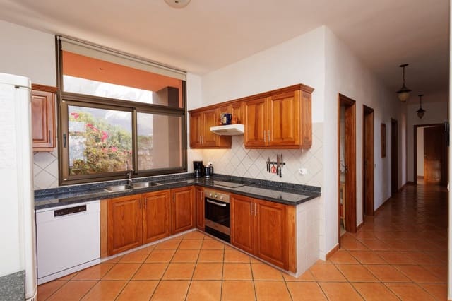 4 sypialnia Willa na sprzedaż w Guía de Isora - 720 000 € (Ref: 9536776)