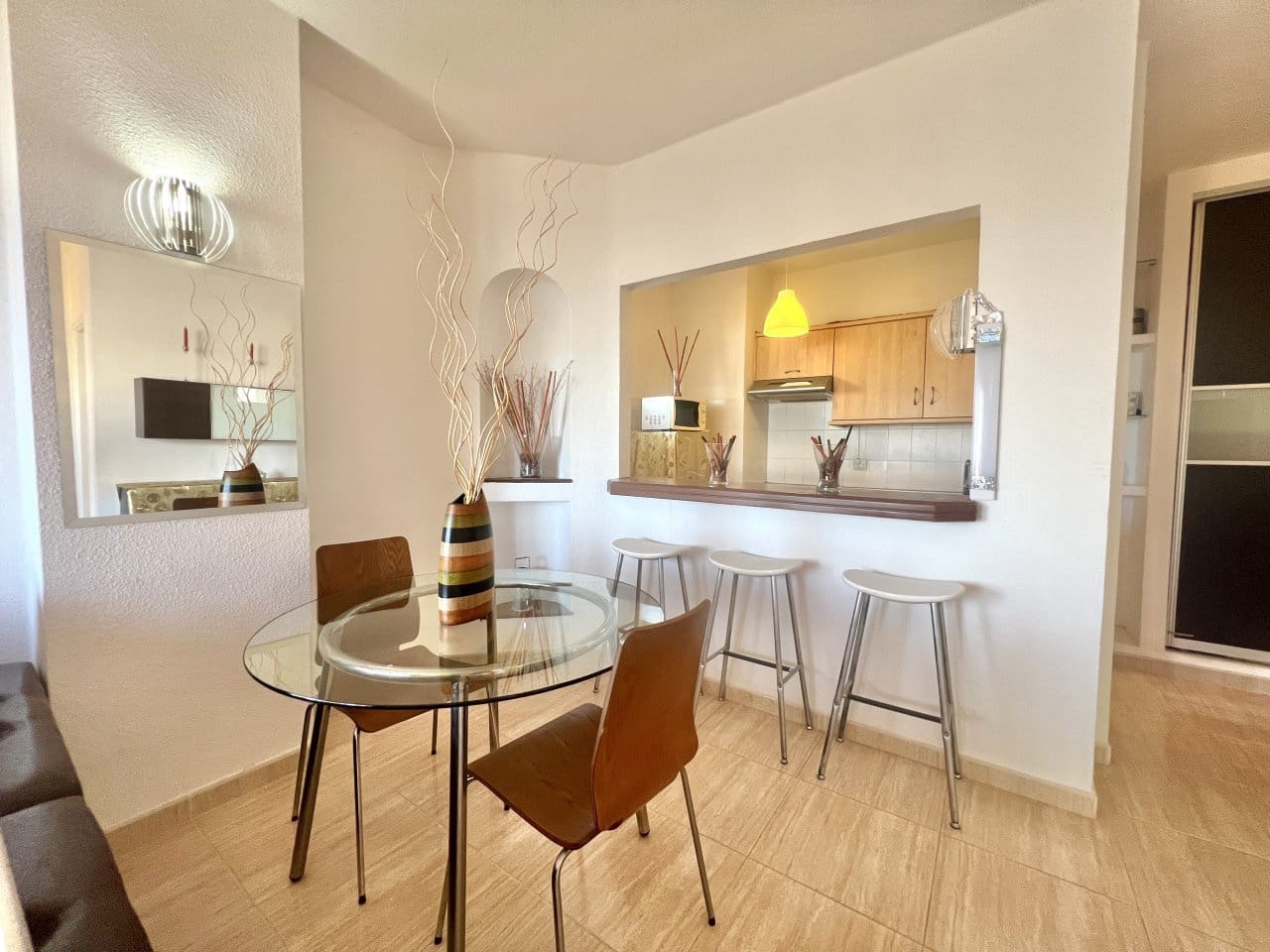 1 makuuhuone Huoneisto myytävänä paikassa Playa Paraiso mukana uima-altaan - 395 000 € (Ref: 9555514)