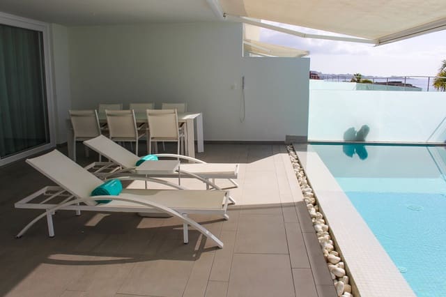 2 soveværelse Lejlighed til salg i La Caleta, Valverde med swimmingpool - € 1.095.000 (Ref: 9761826)