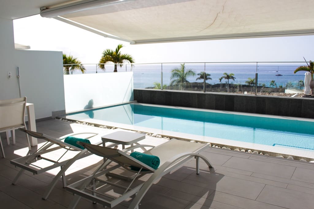 2 bedroom Apartment for sale in La Caleta with pool - € 1,095,000 (Ref: 9761826)