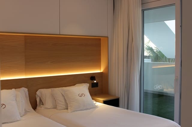 2 soveværelse Lejlighed til salg i La Caleta, Valverde med swimmingpool - € 1.095.000 (Ref: 9761826)