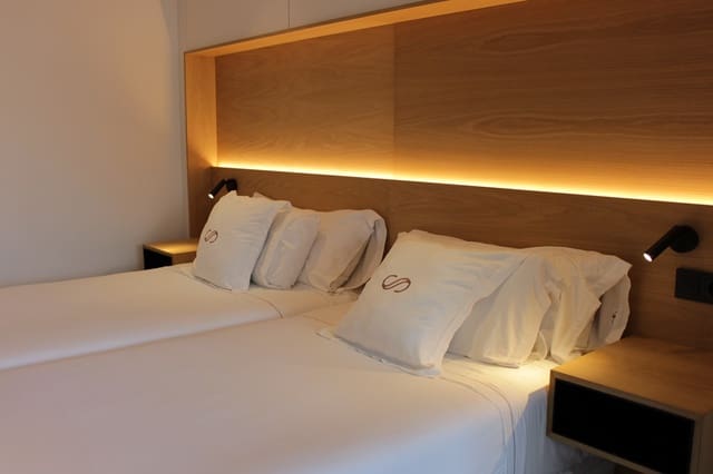 2 soveværelse Lejlighed til salg i La Caleta, Valverde med swimmingpool - € 1.095.000 (Ref: 9761826)