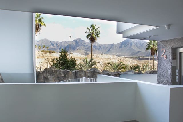 2 soveværelse Lejlighed til salg i La Caleta, Valverde med swimmingpool - € 1.095.000 (Ref: 9761826)