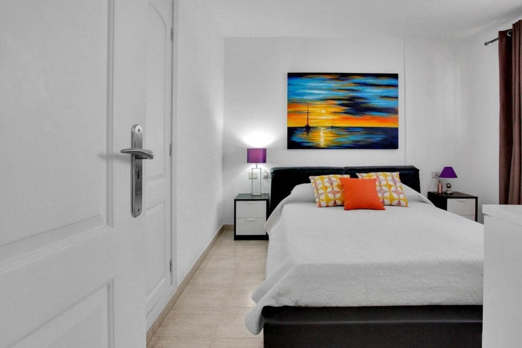1 slaapkamer Penthouse te koop in Los Cristianos met zwembad - € 335.000 (Ref: 9780413)