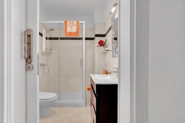 1 slaapkamer Penthouse te koop in Los Cristianos, Arona met zwembad - € 335.000 (Ref: 9780413)