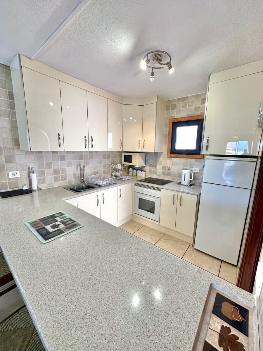 2 sypialnia Apartament na sprzedaż w Los Cristianos - 460 000 € (Ref: 9783668)