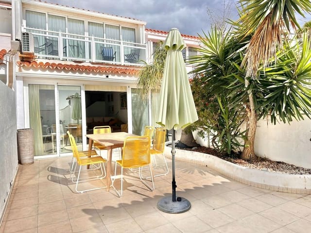 2 makuuhuone Paritalo myytävänä paikassa Playa de las Americas, Arona mukana uima-altaan - 795 000 € (Ref: 9794390)