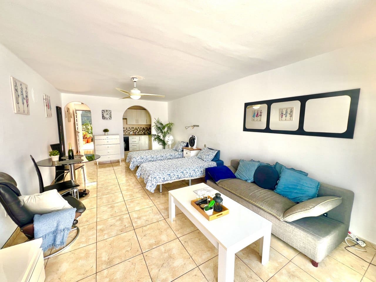 Estúdio para venda em Playa de las Americas com piscina - 279 000 € (Ref: 9799054)