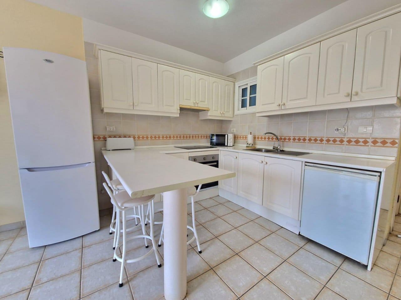 1 makuuhuone Kattohuoneisto myytävänä paikassa Los Cristianos mukana uima-altaan - 299 000 € (Ref: 9807136)