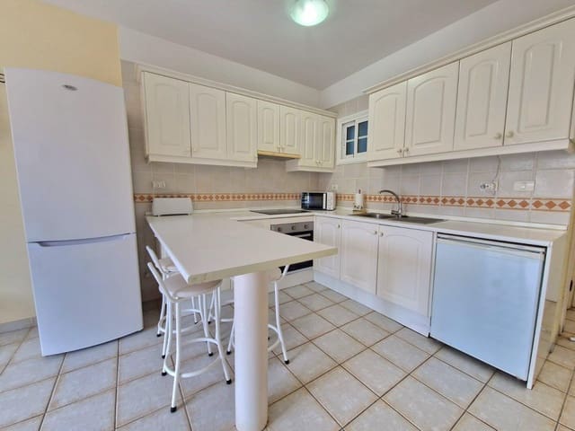 1 makuuhuone Kattohuoneisto myytävänä paikassa Los Cristianos, Arona mukana uima-altaan - 299 000 € (Ref: 9807136)