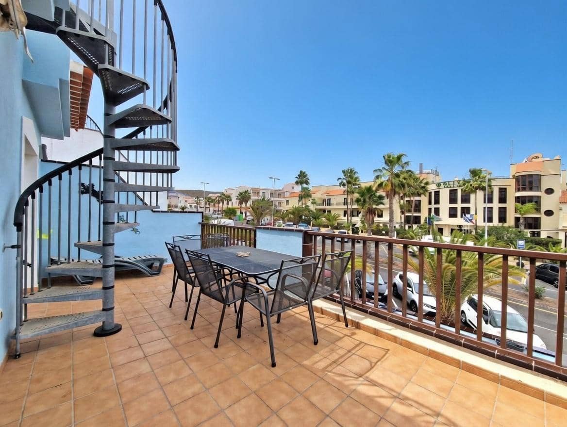 1 makuuhuone Kattohuoneisto myytävänä paikassa Los Cristianos mukana uima-altaan - 299 000 € (Ref: 9807136)