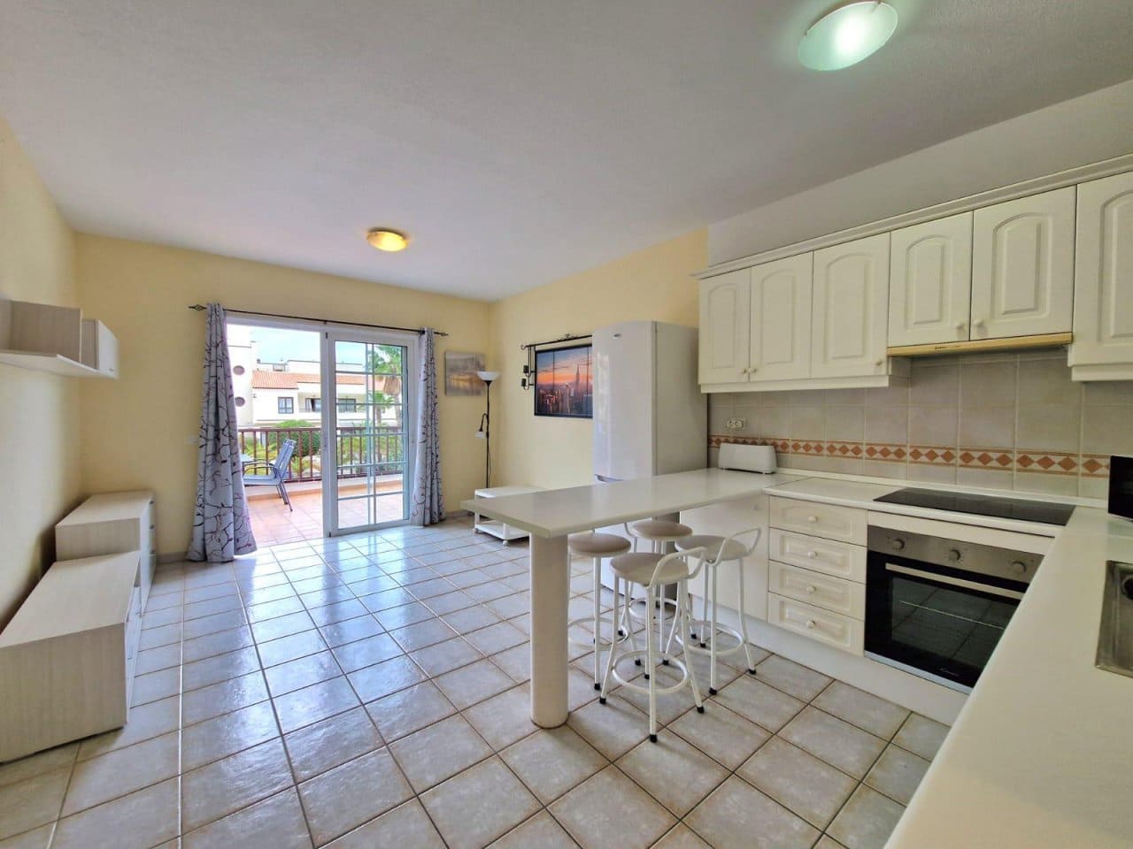 1 makuuhuone Kattohuoneisto myytävänä paikassa Los Cristianos mukana uima-altaan - 299 000 € (Ref: 9807136)