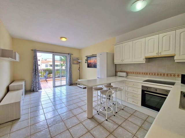 1 makuuhuone Kattohuoneisto myytävänä paikassa Los Cristianos, Arona mukana uima-altaan - 299 000 € (Ref: 9807136)